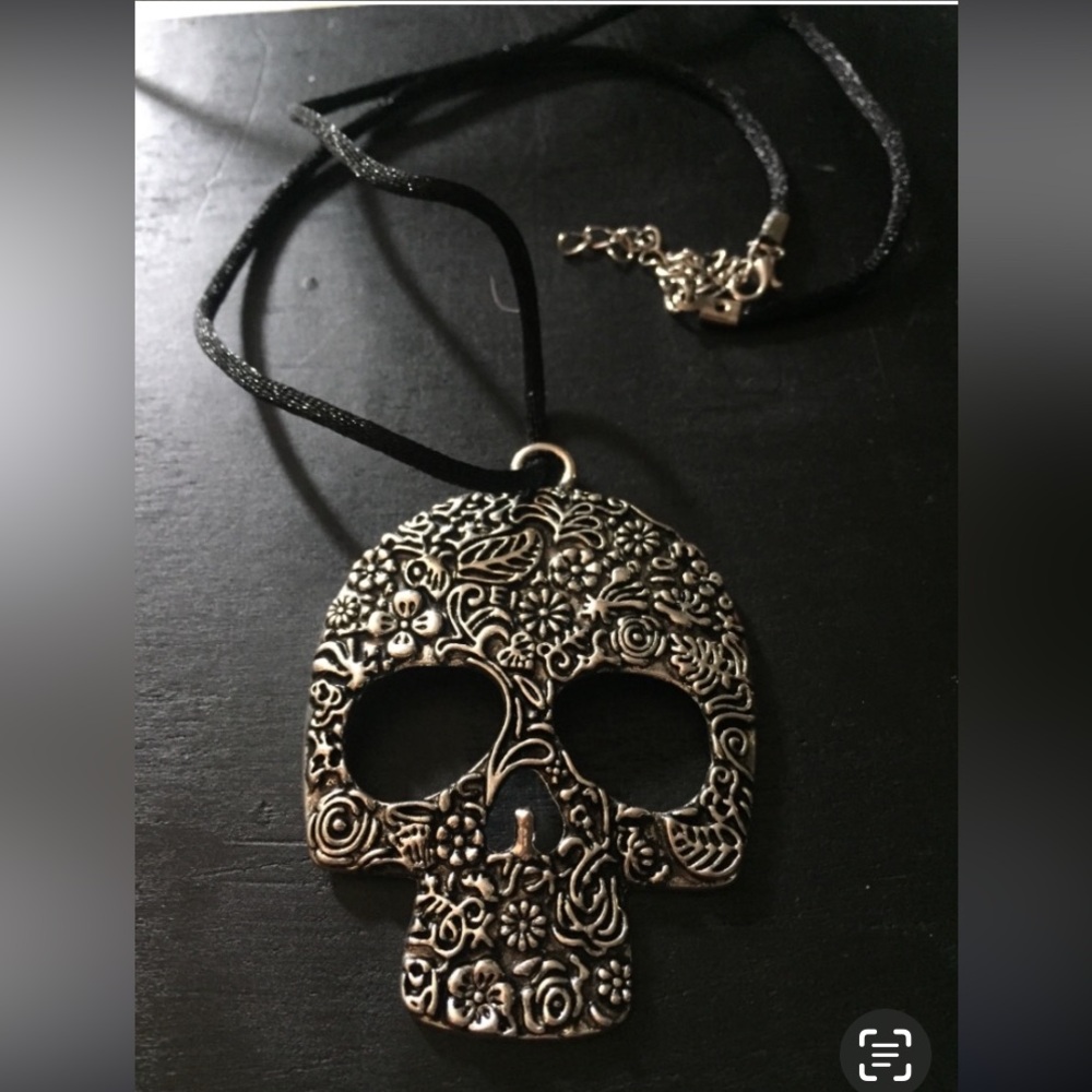 Steampunk Skull Pendant Necklace